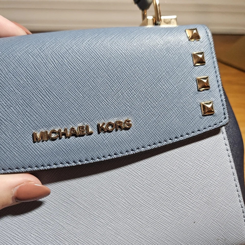 Michael Kors Mini Blue Bag - Picture 3 of 8
